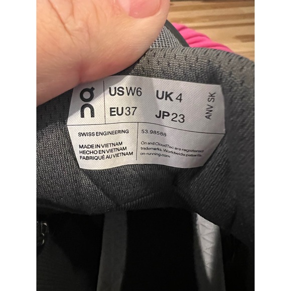 On Cloudventure Waterproof Hiking Boots - Women's - Black Gray Size 6 - Picture 6 of 6